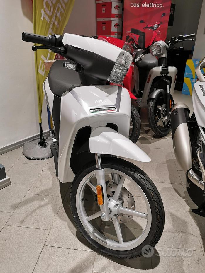 Coprigambe scooter TUCANO URBANO R049N 