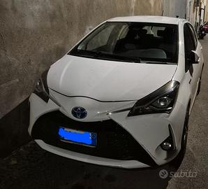 TOYOTA Yaris 1.5 Hybrid 5 porte Active