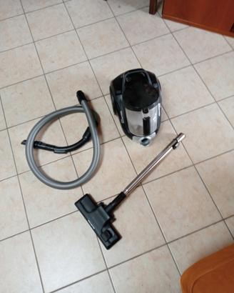 Rowenta aspirapolvere 900Watt con accessori 