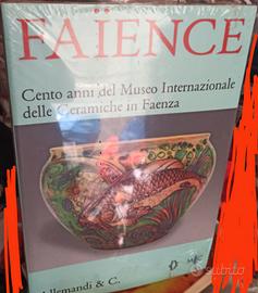 Faience volume pregio Cento anni Museo ceramiche 