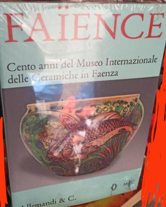 Faience volume pregio Cento anni Museo ceramiche 