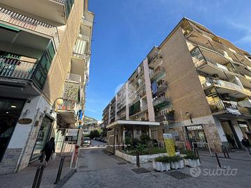 2 LOCALI A NAPOLI