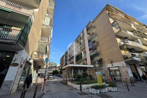 2 LOCALI A NAPOLI