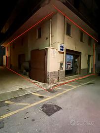 Locale su più livelli centro paese