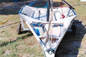 skiff 29er completo di vele e carrello