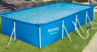 piscina con accessori 