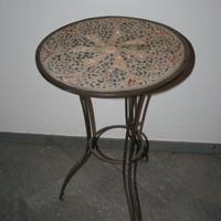 TAVOLINO FERRO BATTUTO E MOSAICO