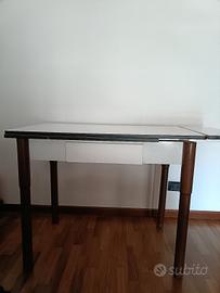 tavolo in formica e legno 