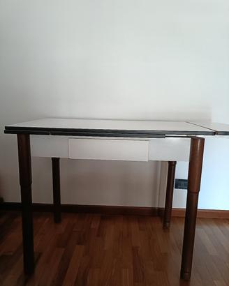tavolo in formica e legno 