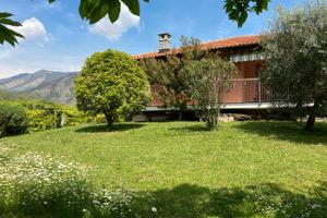 Villa a Val della Torre con ampio giardino