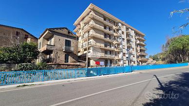 NEGOZIO A PELLEZZANO