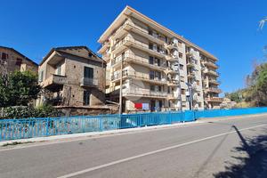 NEGOZIO A PELLEZZANO