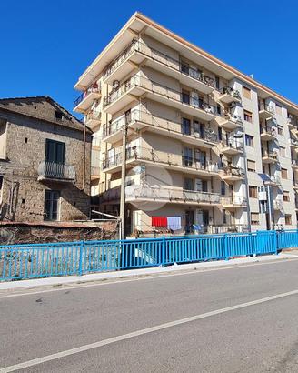 NEGOZIO A PELLEZZANO