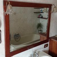 specchio con cornice in legno, per bagno