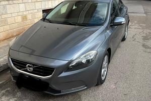 Volvo V40 D2 kinetic 2015 - 180.000 km