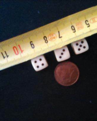 Vecchi dadi da gioco