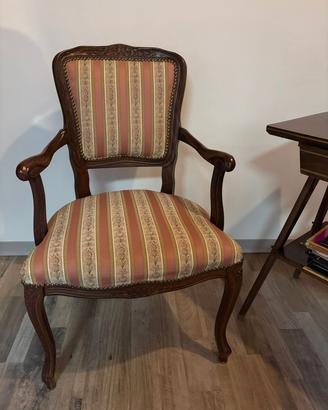 poltroncina in stile classico 