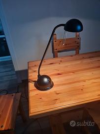 lampada colore nero