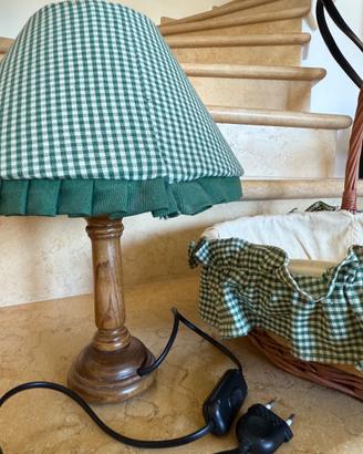 Lampada e cestino in vimini