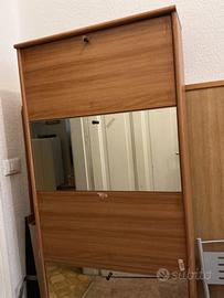 Scarpiera in legno con specchio
