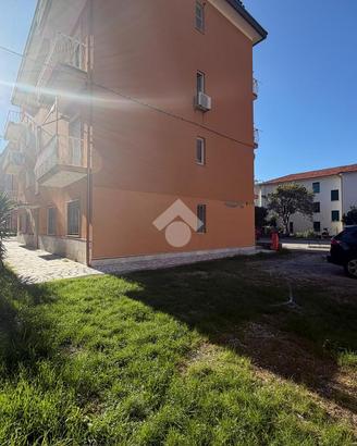 4 LOCALI A DEIVA MARINA