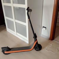 monopattino elettrico ninebot C2