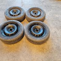 4 Cerchi in ferro con gomme invernali fiat punto b