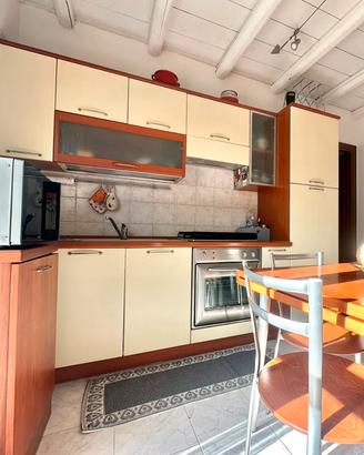 Cucina piu vetrinetta