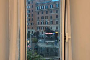 Stanza singola su Piazza Re di Roma, metro A