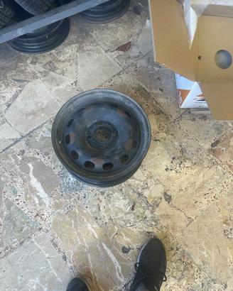 Cerchi Ford fiesta 7 compreso coppe originali Ford