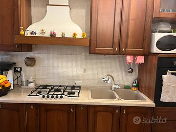 Cucina Lineare completa di tavolo e 6 sedie