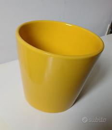 vaso giallo in ceramica