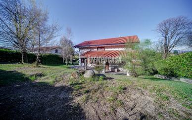 VILLA SINGOLA RISTRUTTURATA CON GIARDINO DI CIRCA