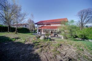 VILLA SINGOLA RISTRUTTURATA CON GIARDINO DI CIRCA