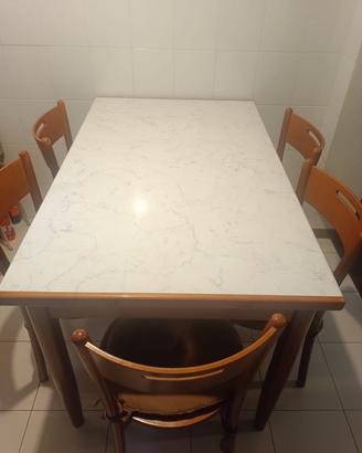 tavolo con sedie 
