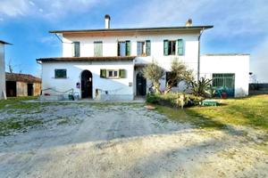 CASA INDIPENDENTE CON CAPANNONE - COSINA