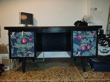 Scrivania vintage restaurata