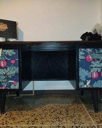 Scrivania vintage restaurata (prezzo trattabile)