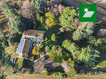 ELEGANTE VILLA INDIPENDENTE CON AMPIO PARCO - Z...