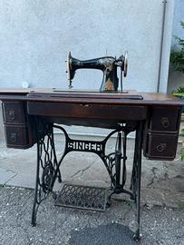 Macchina da cucire con mobile Singer