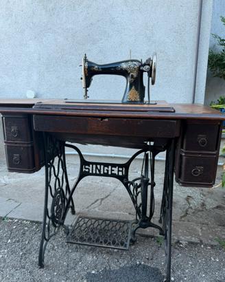Macchina da cucire con mobile Singer