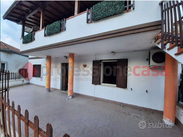 Ampio appartamento a torrice (fr)