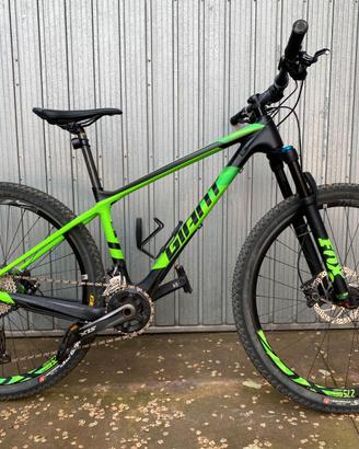 MTB Giant XTC in carbonio
