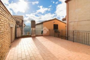 4 LOCALI A FERMO