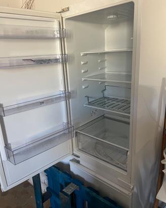 Frigorifero Beko da incasso combinato 275L