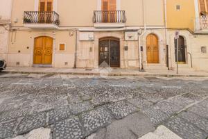 2 LOCALI A MANFREDONIA