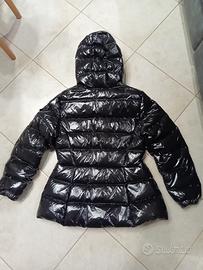Piumino Moncler nero lucido con cappuccio ✨