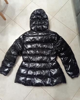Piumino Moncler nero lucido con cappuccio ✨
