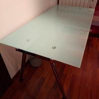 scrittoio   Ikea  Galant con piano in vetro