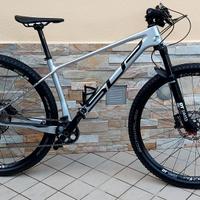 MTB carbonio da 29 - taglia M con soli 300km